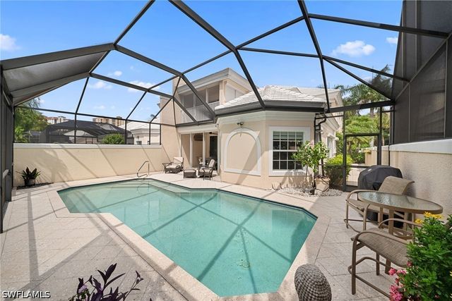392 Carlton PL 3, Naples, FL 34108