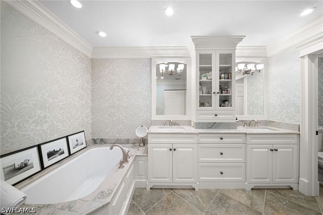 392 Carlton PL 3, Naples, FL 34108