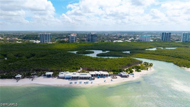 392 Carlton PL 3, Naples, FL 34108