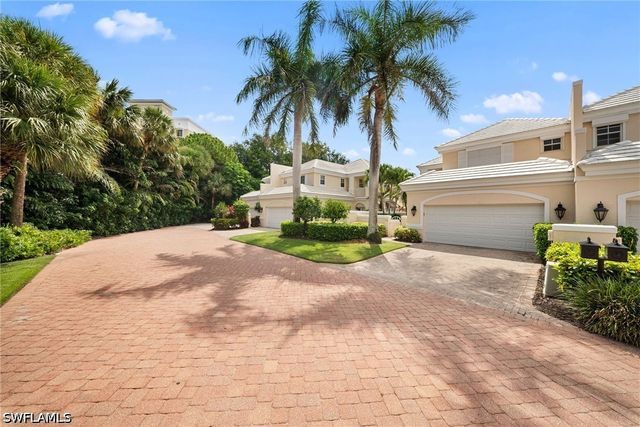 392 Carlton PL 3, Naples, FL 34108