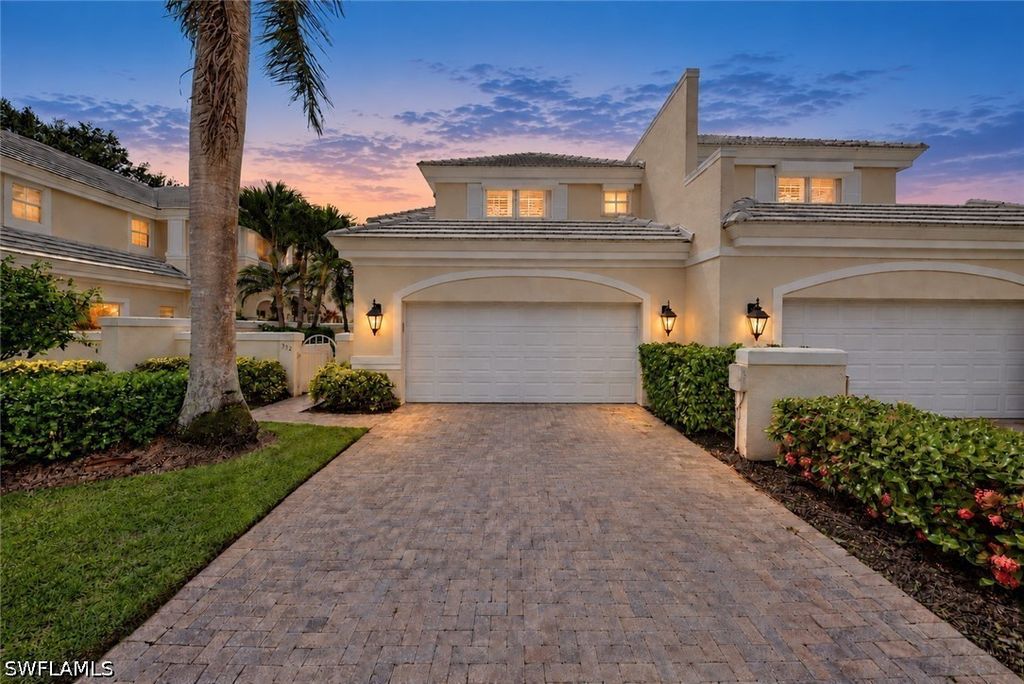 392 Carlton PL 3, Naples, FL 34108