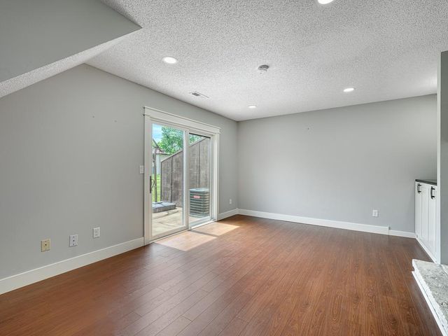 7633 Maplebrook Parkway N, Brooklyn Park, MN 55445
