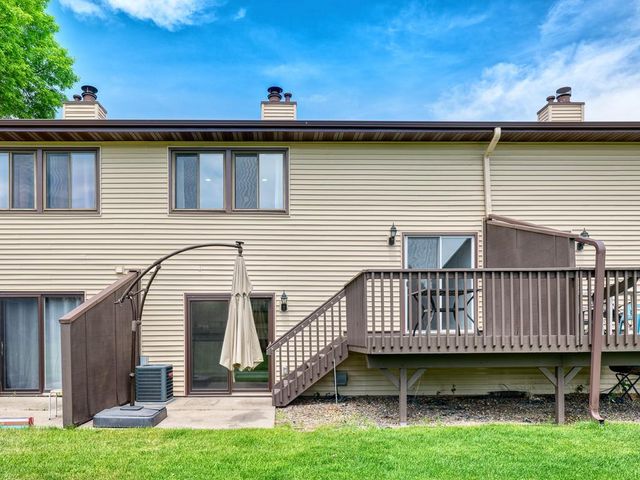 7633 Maplebrook Parkway N, Brooklyn Park, MN 55445