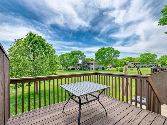 7633 Maplebrook Parkway N, Brooklyn Park, MN 55445