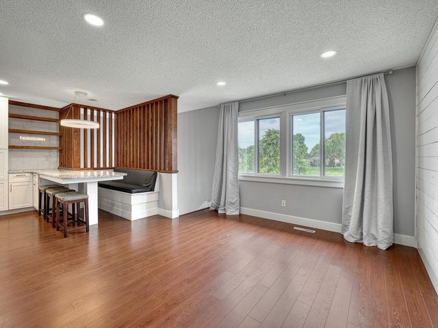 7633 Maplebrook Parkway N, Brooklyn Park, MN 55445