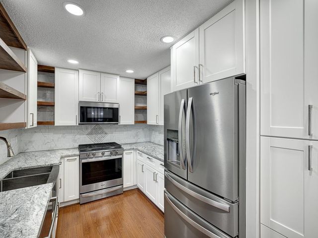 7633 Maplebrook Parkway N, Brooklyn Park, MN 55445