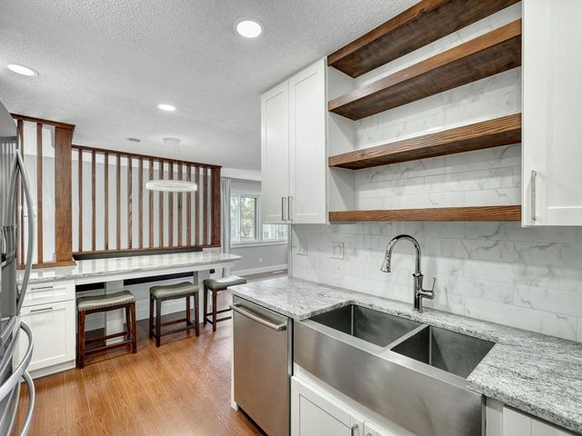 7633 Maplebrook Parkway N, Brooklyn Park, MN 55445