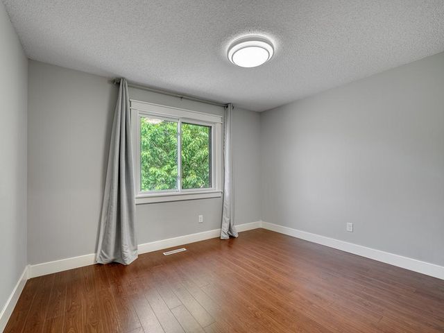 7633 Maplebrook Parkway N, Brooklyn Park, MN 55445