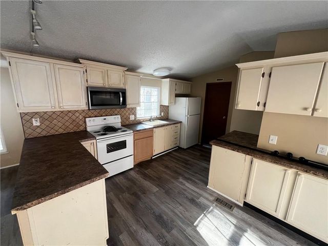 206 Oakridge Drive, Cleveland, GA 30528