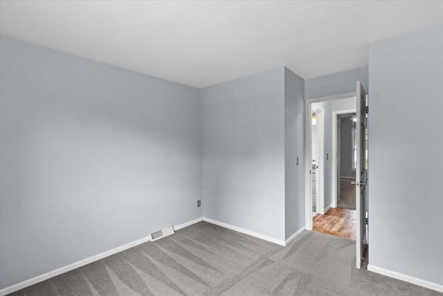 1716 Michael DRIVE, Waukesha, WI 53189