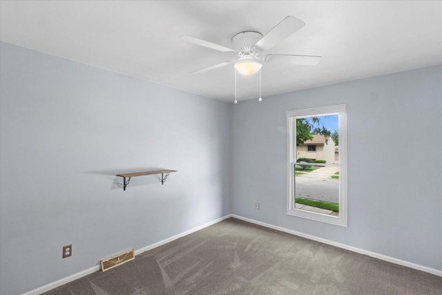 1716 Michael DRIVE, Waukesha, WI 53189