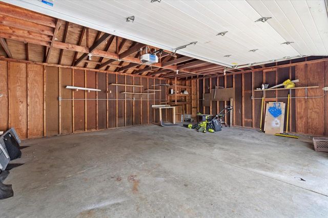 1716 Michael DRIVE, Waukesha, WI 53189