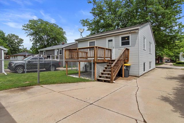 1716 Michael DRIVE, Waukesha, WI 53189