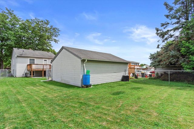 1716 Michael DRIVE, Waukesha, WI 53189