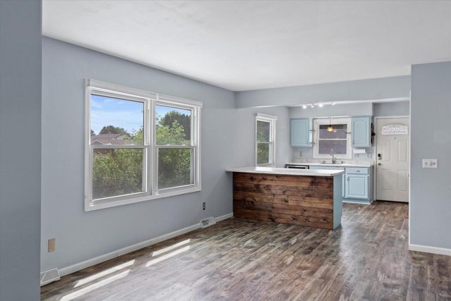 1716 Michael DRIVE, Waukesha, WI 53189