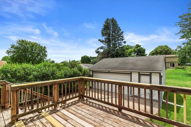 1716 Michael DRIVE, Waukesha, WI 53189