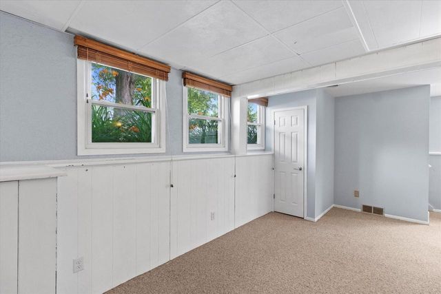 1716 Michael DRIVE, Waukesha, WI 53189
