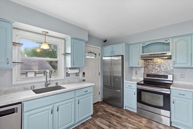 1716 Michael DRIVE, Waukesha, WI 53189