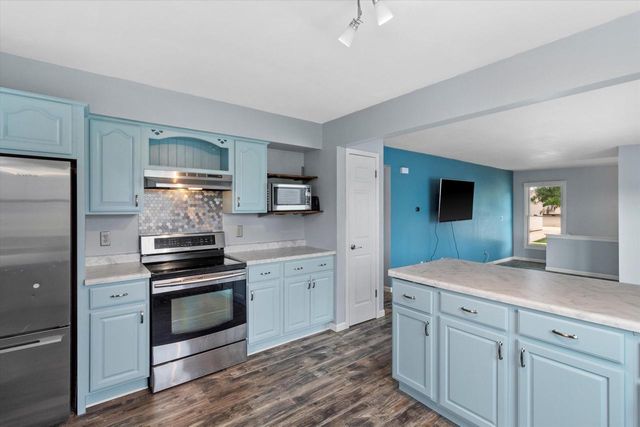 1716 Michael DRIVE, Waukesha, WI 53189