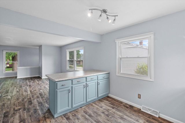 1716 Michael DRIVE, Waukesha, WI 53189