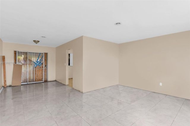 5020 NW 182nd St, Miami Gardens, FL 33055