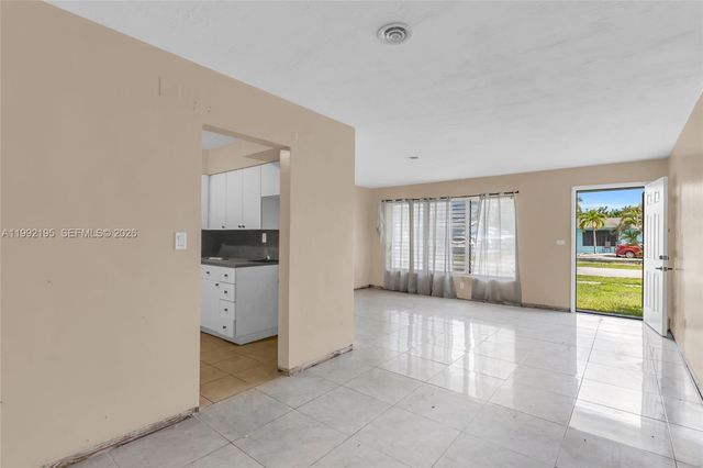 5020 NW 182nd St, Miami Gardens, FL 33055