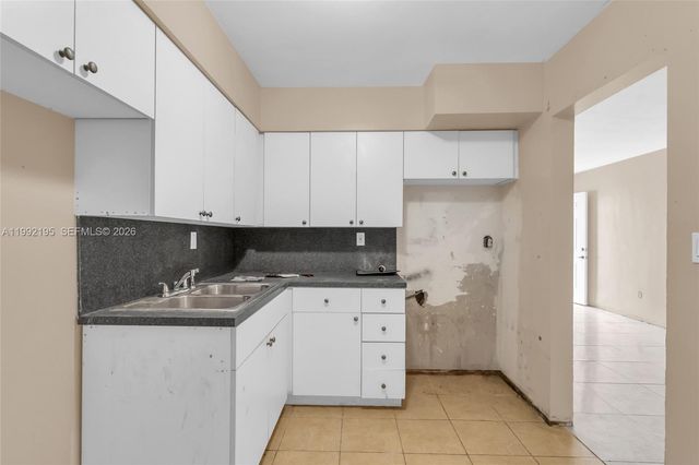 5020 NW 182nd St, Miami Gardens, FL 33055