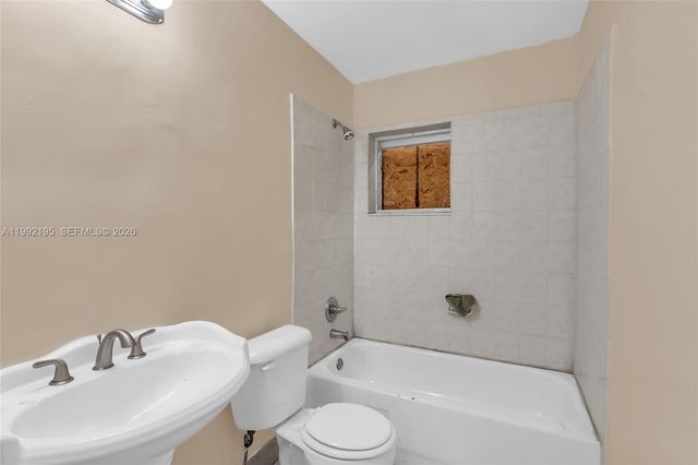 5020 NW 182nd St, Miami Gardens, FL 33055