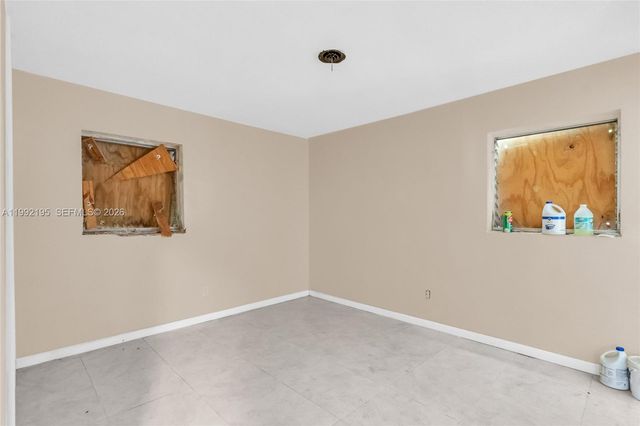 5020 NW 182nd St, Miami Gardens, FL 33055