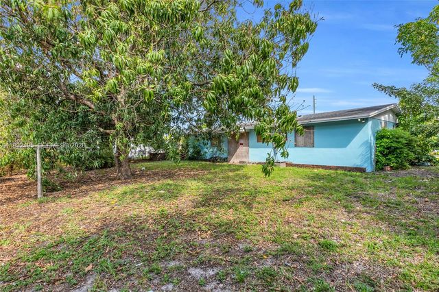 5020 NW 182nd St, Miami Gardens, FL 33055