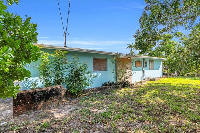 5020 NW 182nd St, Miami Gardens, FL 33055