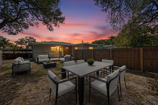 208 SW 2nd Pl, Dania Beach, FL 33004