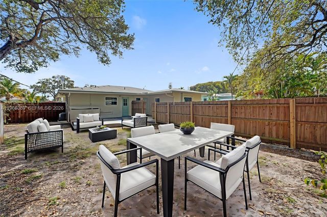 208 SW 2nd Pl, Dania Beach, FL 33004