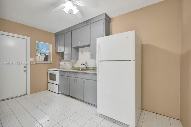 208 SW 2nd Pl, Dania Beach, FL 33004