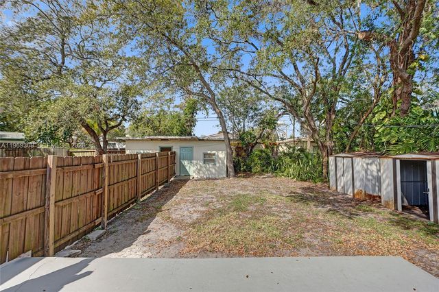 208 SW 2nd Pl, Dania Beach, FL 33004