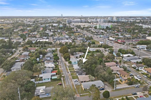 208 SW 2nd Pl, Dania Beach, FL 33004