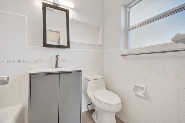 208 SW 2nd Pl, Dania Beach, FL 33004