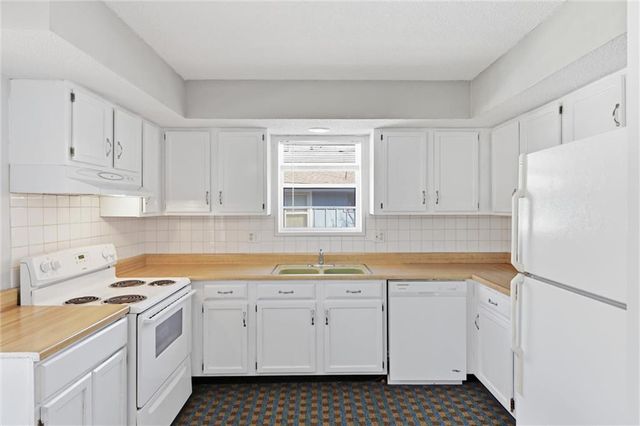 14100 MERRYWOOD Lane, Grandview, MO 64030