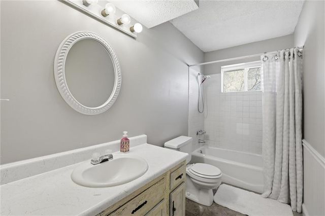 14100 MERRYWOOD Lane, Grandview, MO 64030