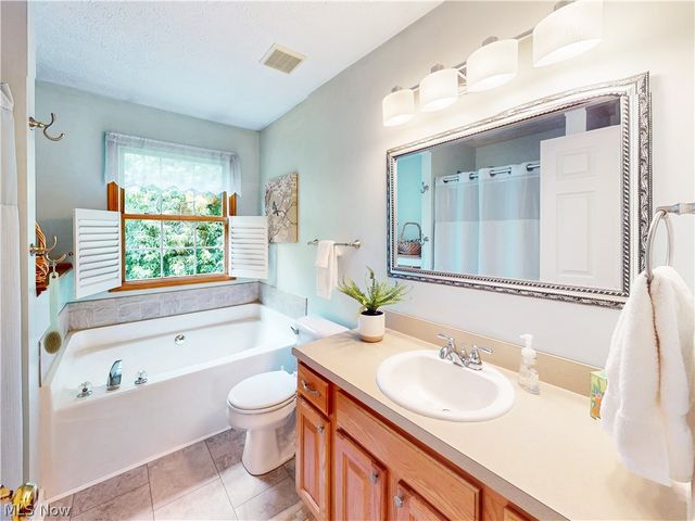 8260 Rachel Lane, North Ridgeville, OH 44039