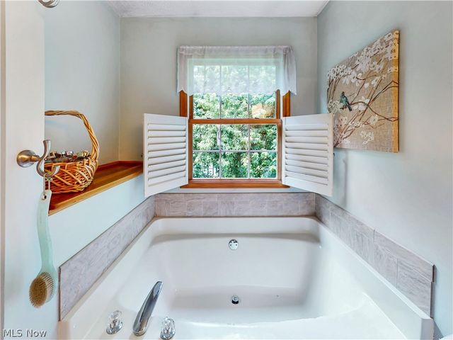 8260 Rachel Lane, North Ridgeville, OH 44039