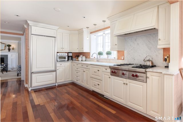 223 Carriage Drive, Middlebury, CT 06762