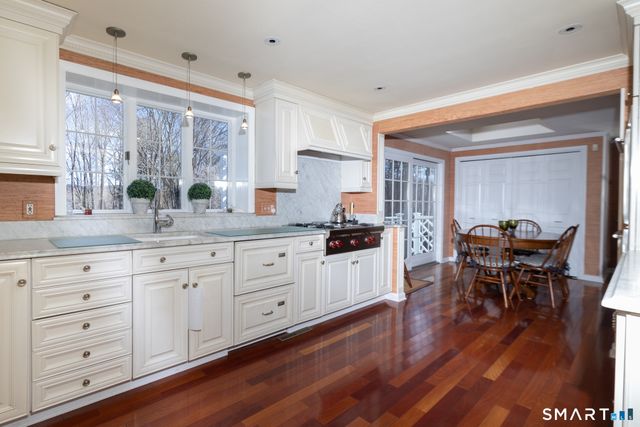 223 Carriage Drive, Middlebury, CT 06762