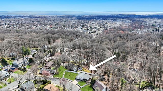 14 Sloane Avenue, Staten Island, NY 10306