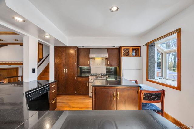 14 Sloane Avenue, Staten Island, NY 10306