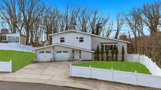 14 Sloane Avenue, Staten Island, NY 10306