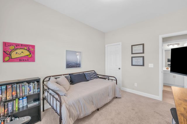 106 Shagbark Court, Jacksonville, NC 28546