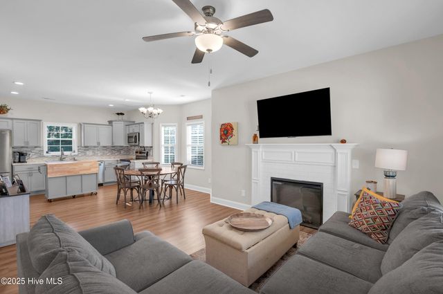 106 Shagbark Court, Jacksonville, NC 28546