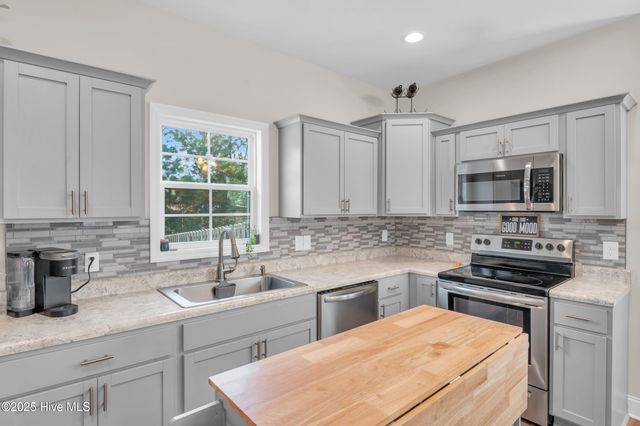 106 Shagbark Court, Jacksonville, NC 28546