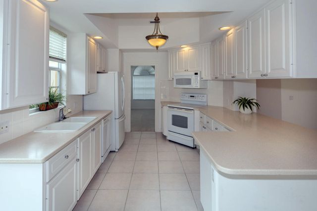 4705 Dovehill Drive, Palm Beach Gardens, FL 33418